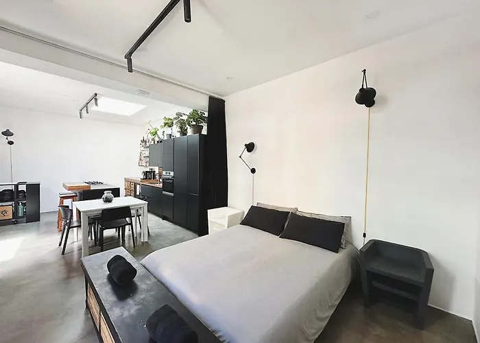 Apartamento Loft Miyabi - Urban Retreat With Private Parking *