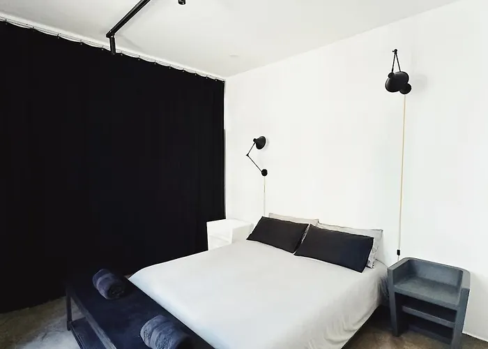 Apartamento Loft Miyabi - Urban Retreat With Private Parking *