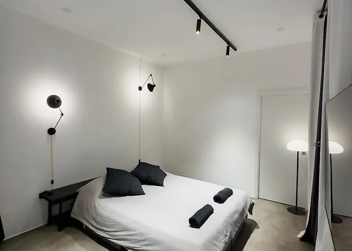 Apartamento Loft Miyabi - Urban Retreat With Private Parking *