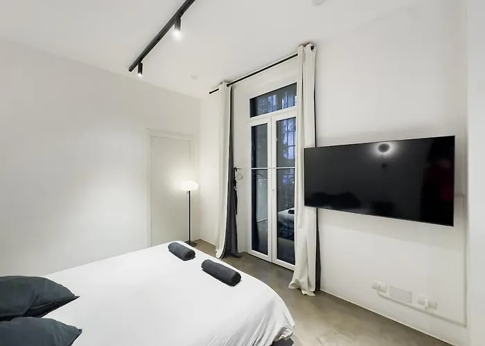 Apartamento Loft Miyabi - Urban Retreat With Private Parking Turim