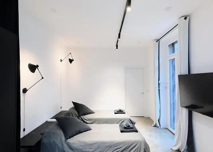 Apartamento Loft Miyabi - Urban Retreat With Private Parking Turim